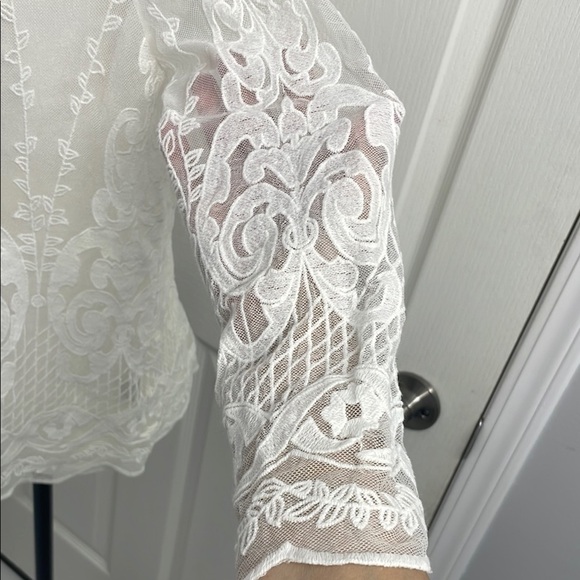 Tristan Cream Sheer Lace Blouse 3/4 Sleeve Round Neck Button Down Back Size S - Picture 5 of 16